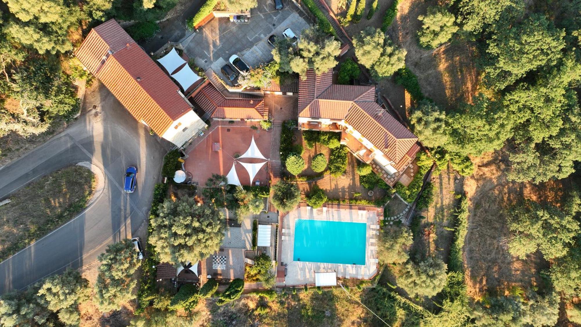 Madonna Del Poggio Cav Aparthotel Scarlino Exteriör bild