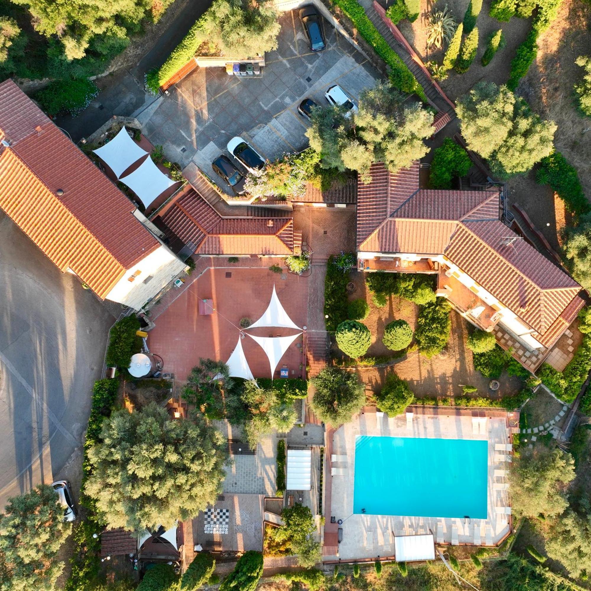 Madonna Del Poggio Cav Aparthotel Scarlino Exteriör bild