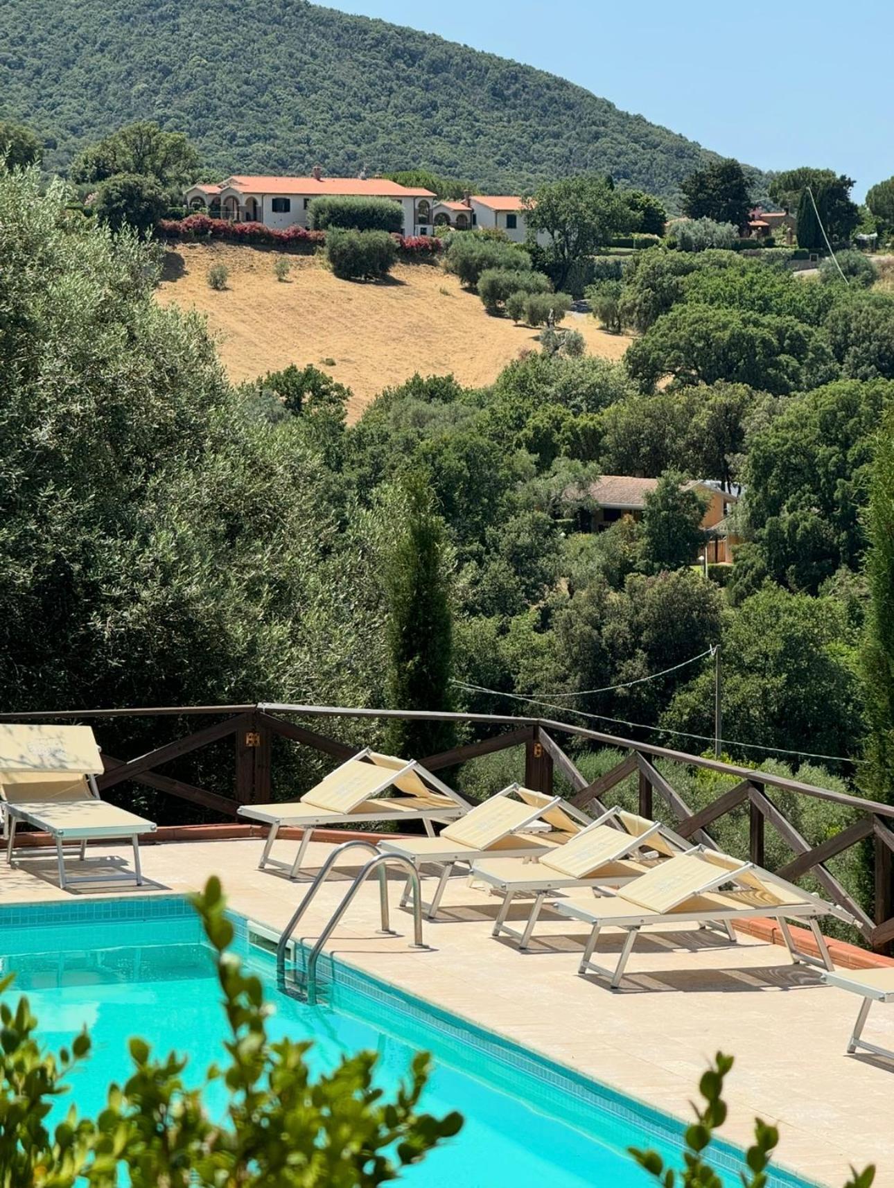 Madonna Del Poggio Cav Aparthotel Scarlino Exteriör bild
